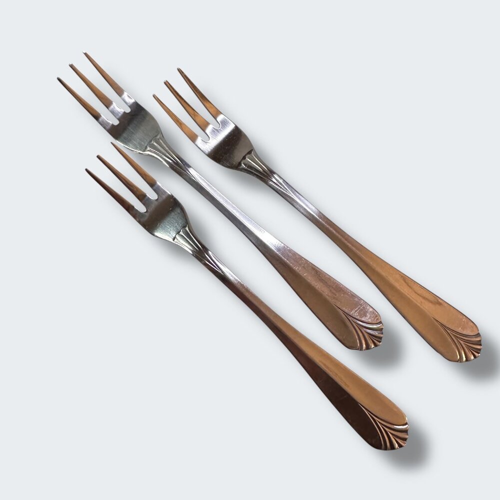 Cambridge Stainless Steel Seafood Forks Set Of 3 With Elegant Shell Detail